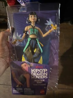 KPop Demon Hunters HUNTR/X Zoey How It's Done Fashion Doll Mattel