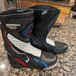 New Never Used - Ryder Gear Boots
