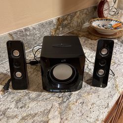 iLive Bluetooth Speaker System with Built-In Subwoofer