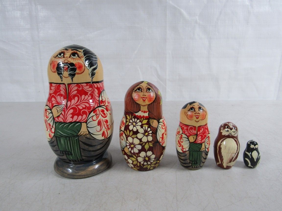 Russian Traditional Cultural Family Hand Painted Nesting Dolls 5 Pcs.