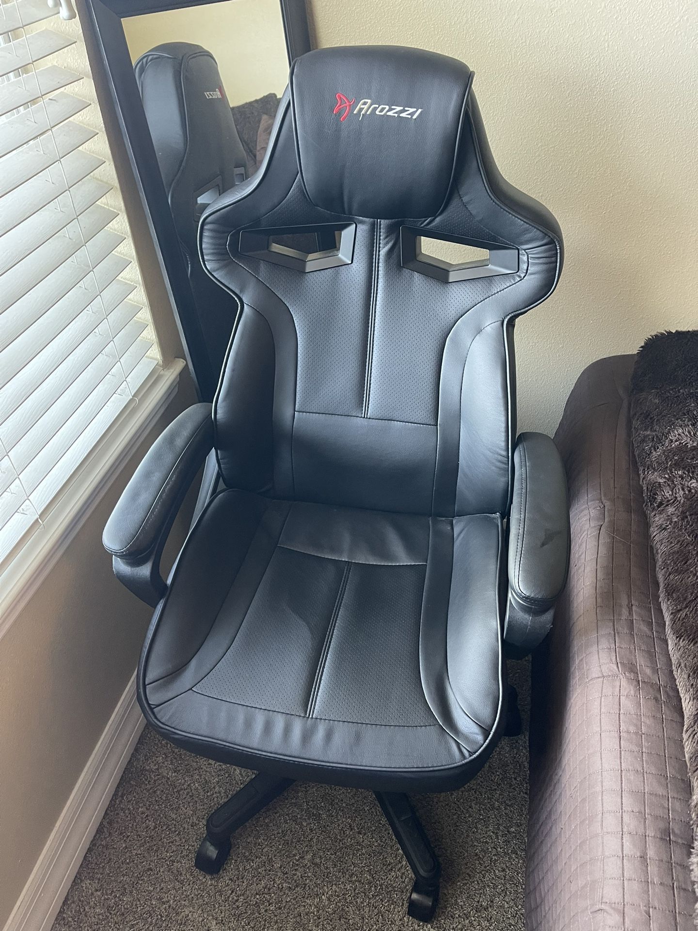 Arozzi Gaming Chair