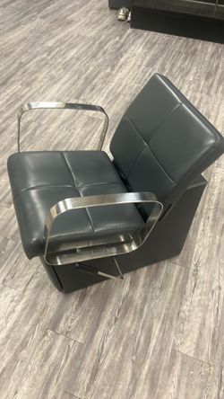 Salon chair/ recliner