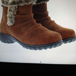  Ladies Size 9M Brown  Boots In Box 