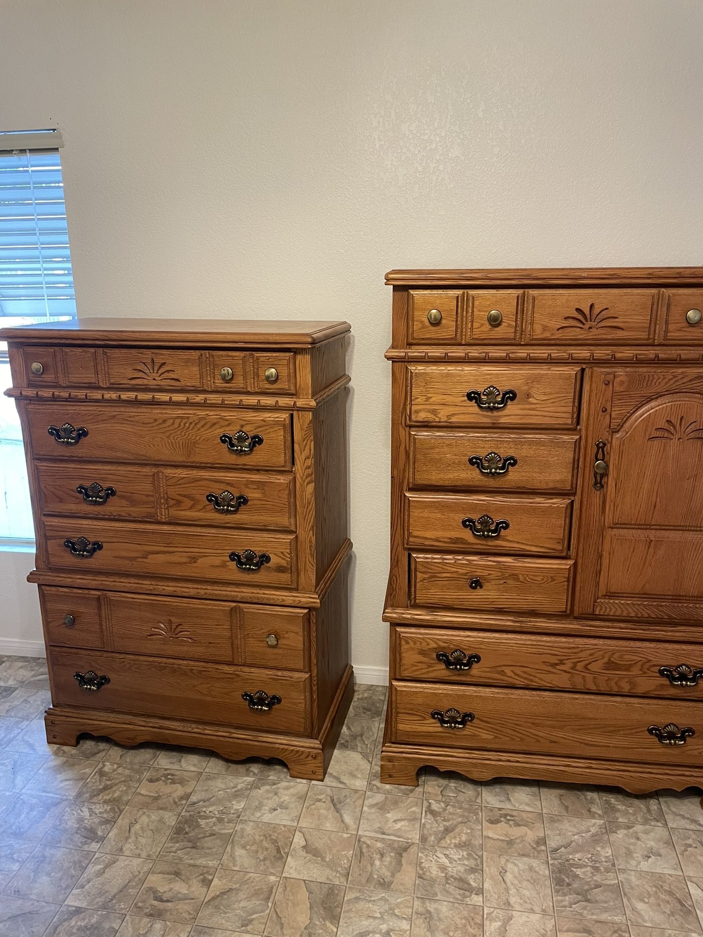 2 Piece Solid Wood Dresser Set
