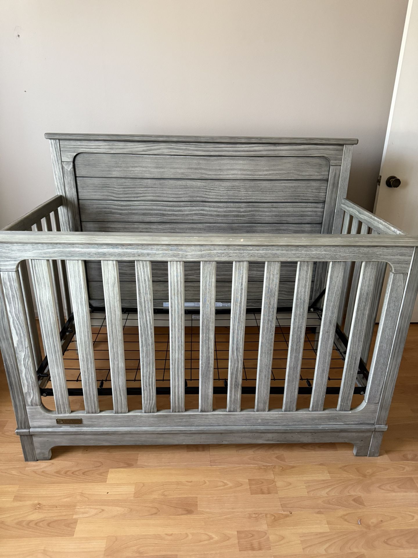 Delta Children Simmons Kids Slumbertime Monterey in