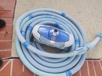 MX8 pool cleaning robot