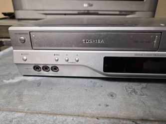 Toshiba SD-V393SU2 VHS/DVD combo player