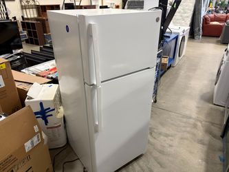 GE 16.6 Cu Ft Standard Depth 28 Inch Wide Top Freezer Refrigerator Model #GTE17DTNRWW
