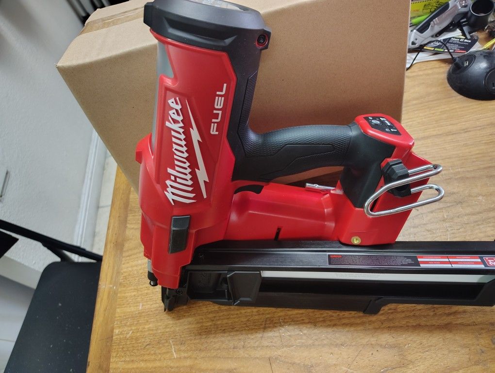 Milwaukee Fuel 21 ° Framing Nailer Tool Only
