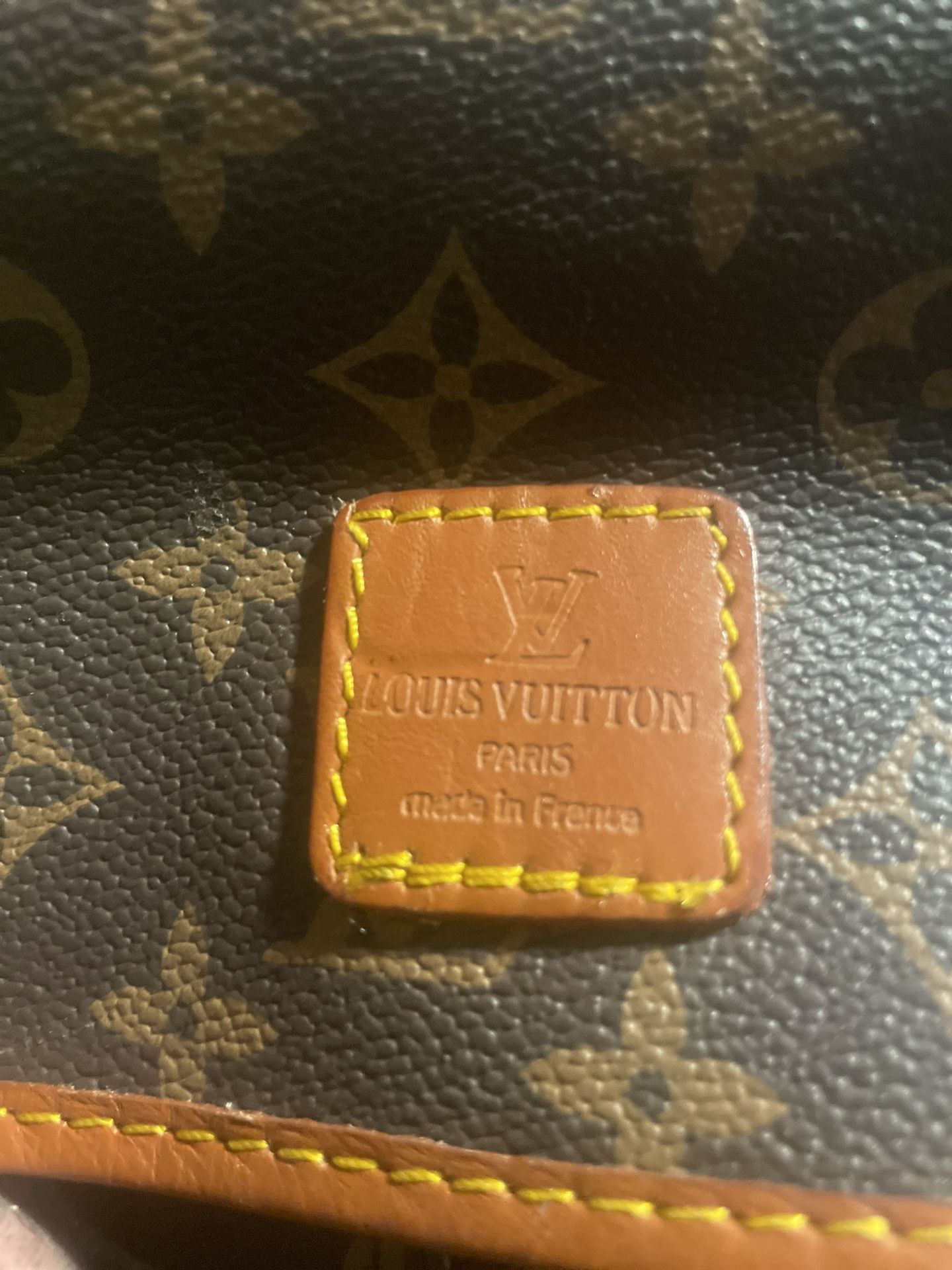 Louis Vuitton Garment Bag for Sale in Vernon Rockvl, CT - OfferUp