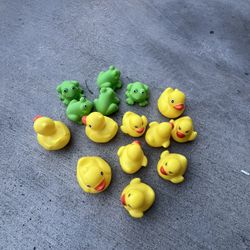 Kids Bath Figures Set 4 Dlrs