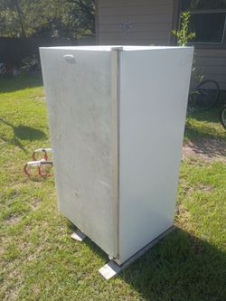 Freezer Not pretty outside but works great