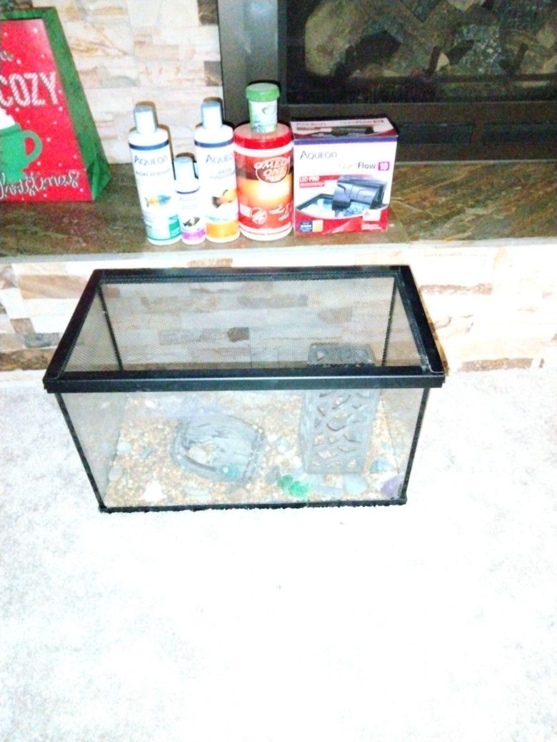Aquarium Fish Tank With LG. Food New Filter ++++