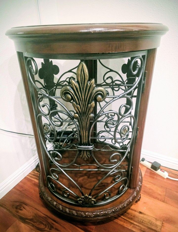 Elegant Round Wood & Wrought Iron Accent Table / Wine...