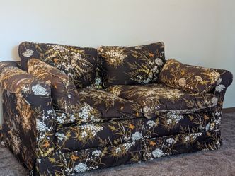 Floral patterned schweberg loveseat