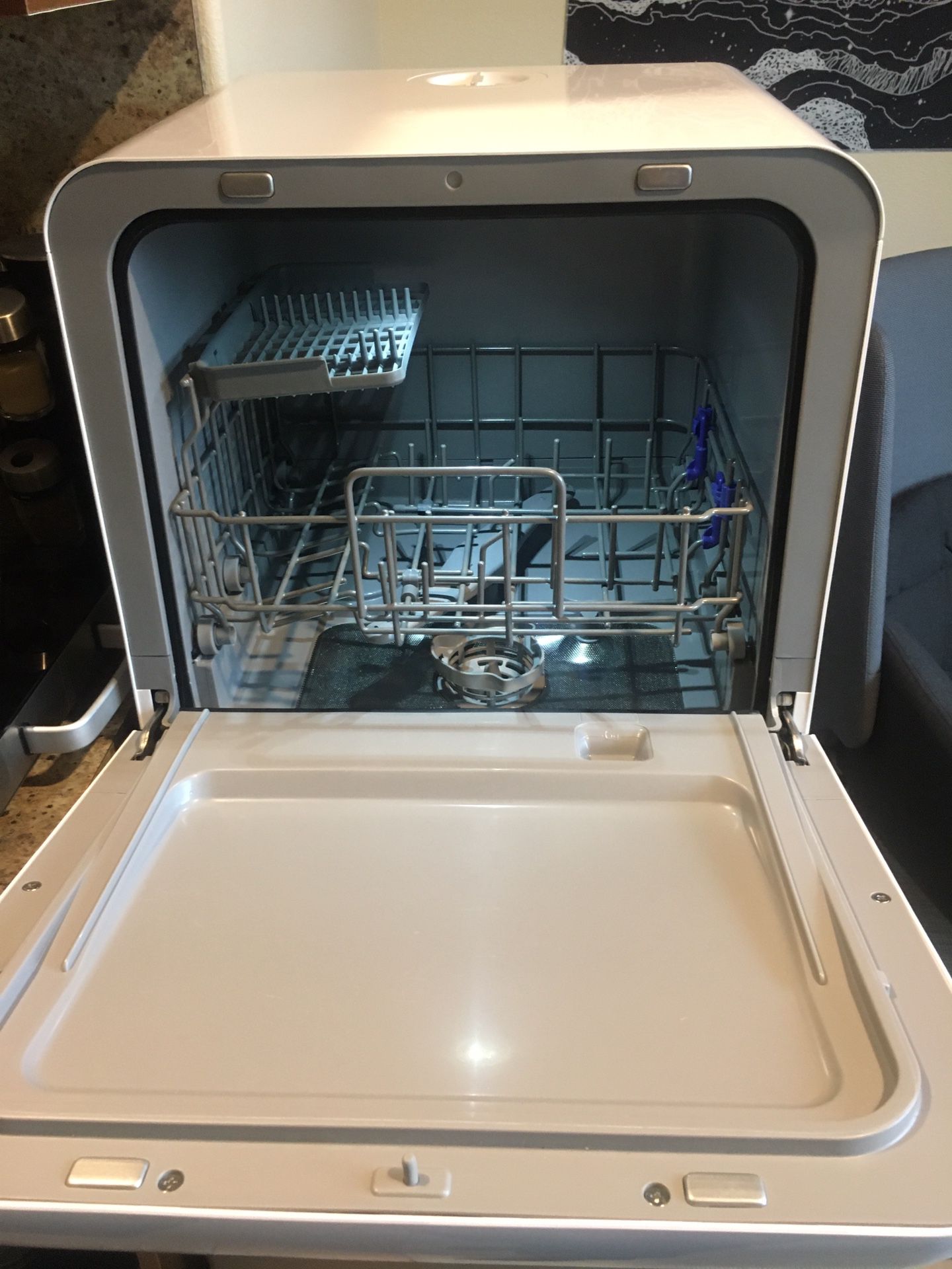 Farberware Countertop Dishwasher for Sale in Wheaton, IL - OfferUp