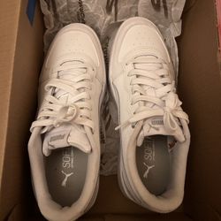 WOMENS SOLID WHITE PUMASHOES S8-8.6 