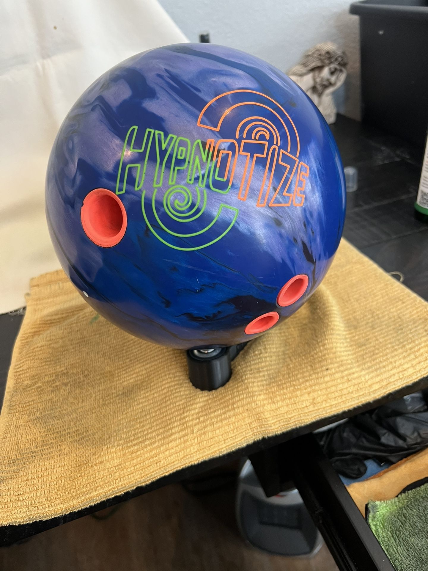 Brunswick Hypnotize 14lb bowling ball