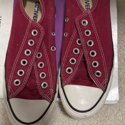 Maroon/ burgundy converse 