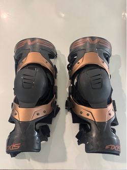 EVS Pro Axis knee braces