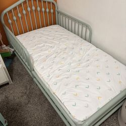 Toddler bed