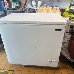 Magic chef deep freezer