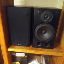 Polk Audio Book Shelf Speakers  Sound Super Clean