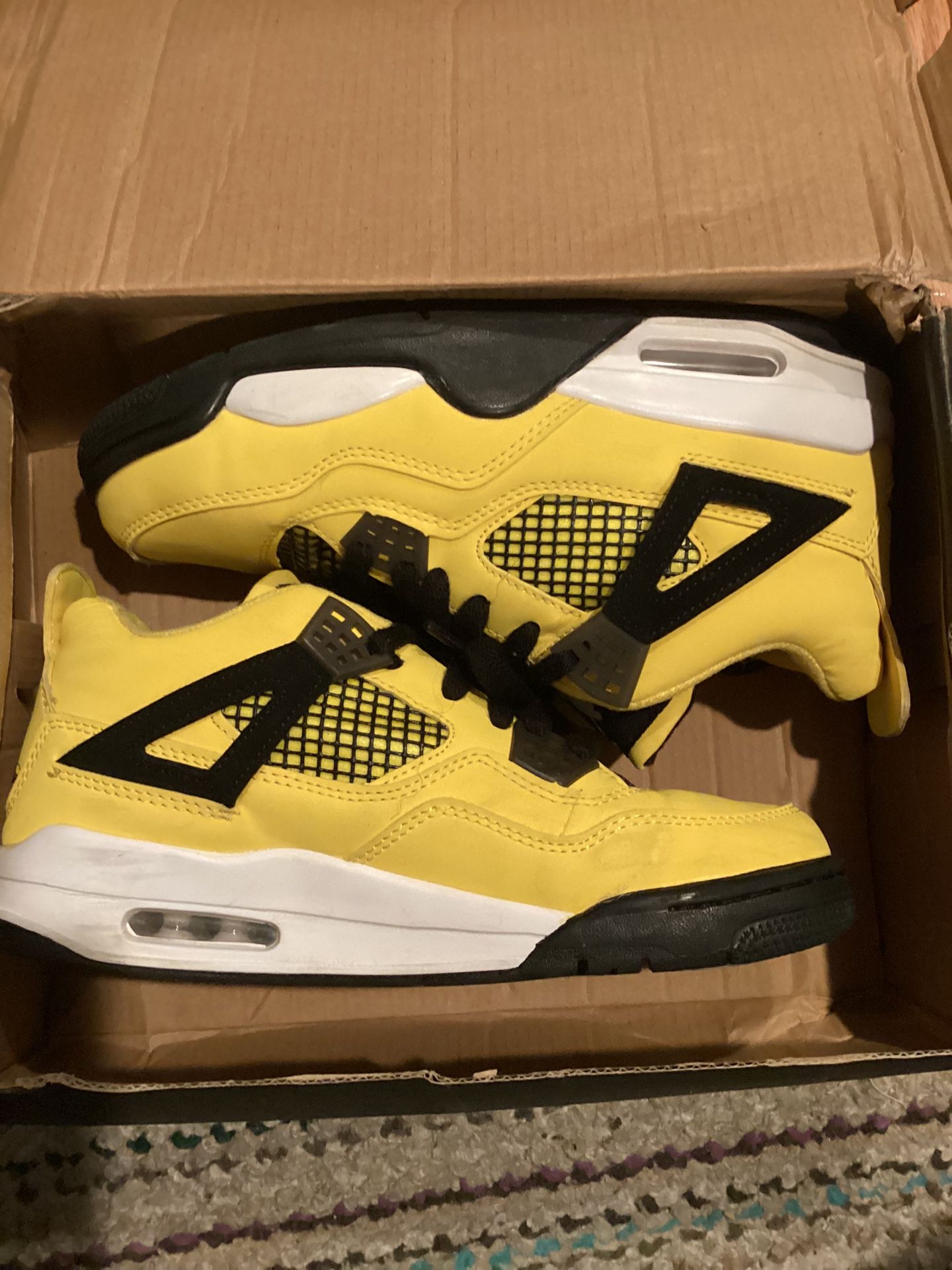 Jordan 4 Yellow Lightning