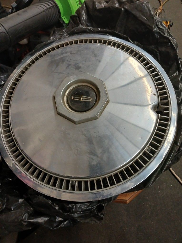 Lincoln Mark IV Hudcaps (4)