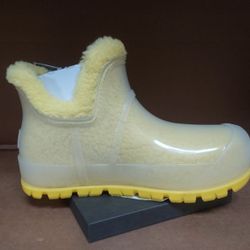 Women's yellow UGG Raincloud boots 