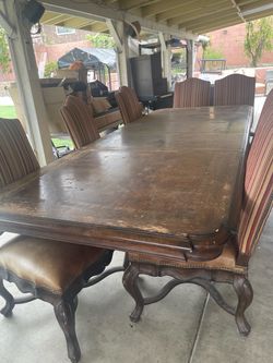 Free dining table