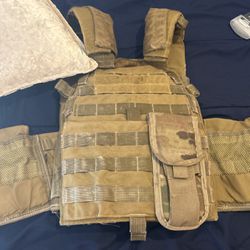 Vest with plates