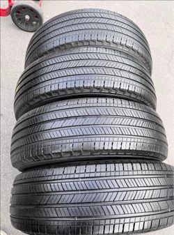 245/70/17 Michelin Selling a set of 4 tires in excellent condition 🫡