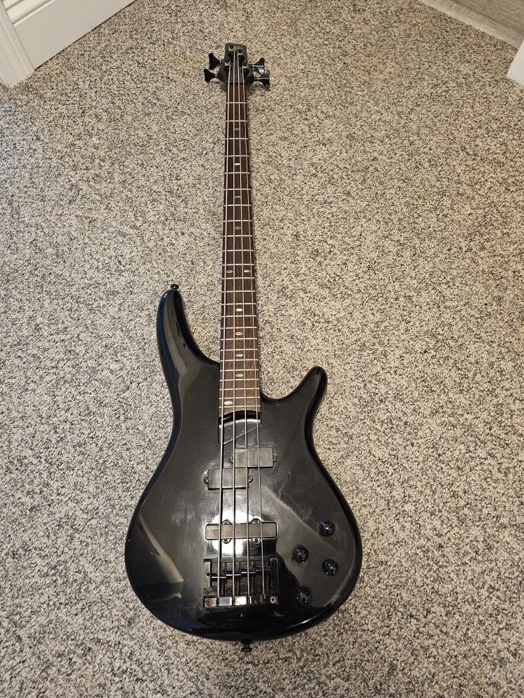 Ibanez SR800 Electric Bass – Great Condition, Active EQ, Lightweight Body!