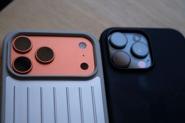 Unlocked Apple iPhone 17 Pro Max Cosmic Orange 2TB mint | 16 Pro Max Black 1TB mint PLEASE READ