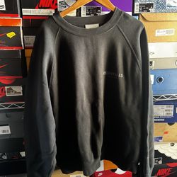 Men’s essential fear of God, oversized crew size large