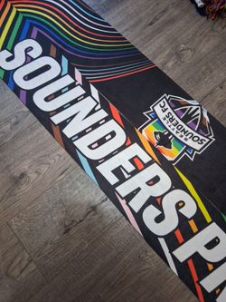 Seattle sounder scarves with tags.. As low as $5.... Read description thanks...yes they're available