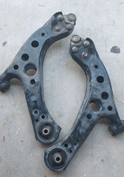 2019–2025 Toyota Corolla  lower control arms