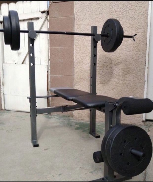 Bench Press With 100lbs Weights