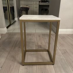 Beautiful and stylish accent table with a gold metal frame and marble-style top. Perfect for a living room, bedroom, or even as a side table.