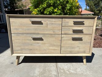 Solid Wood 5 Drawer Dresser Chest of Drawers Furniture Excellent Condition