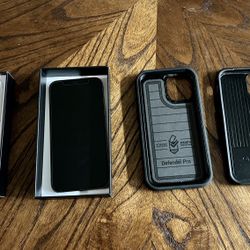 iPhone 12 Pro + 2x Otterbox Cases (Like New)