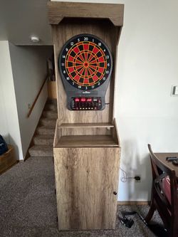 Arachnid cricket pro 650 dartboard with cabinet