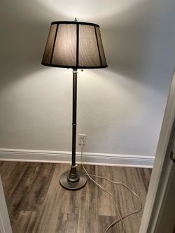 Floor Lamp 52”H In Good Condition $20 Firm On Price