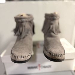 New Minnetonka Hi Top Back Zip Boot: Size 7