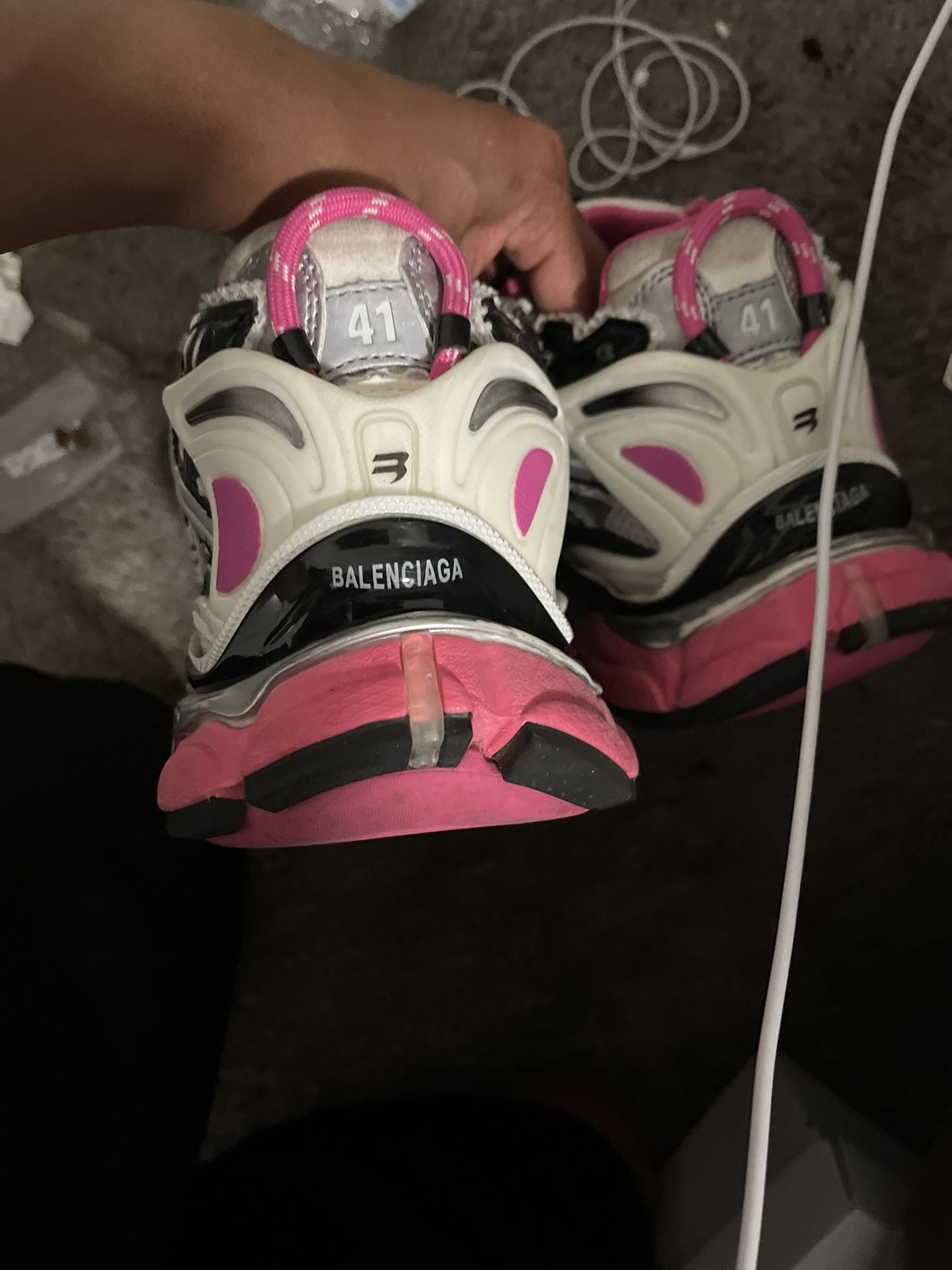 WOMEN'S RUNNER SNEAKER IN SILVER/BLACK/NEON-PINK