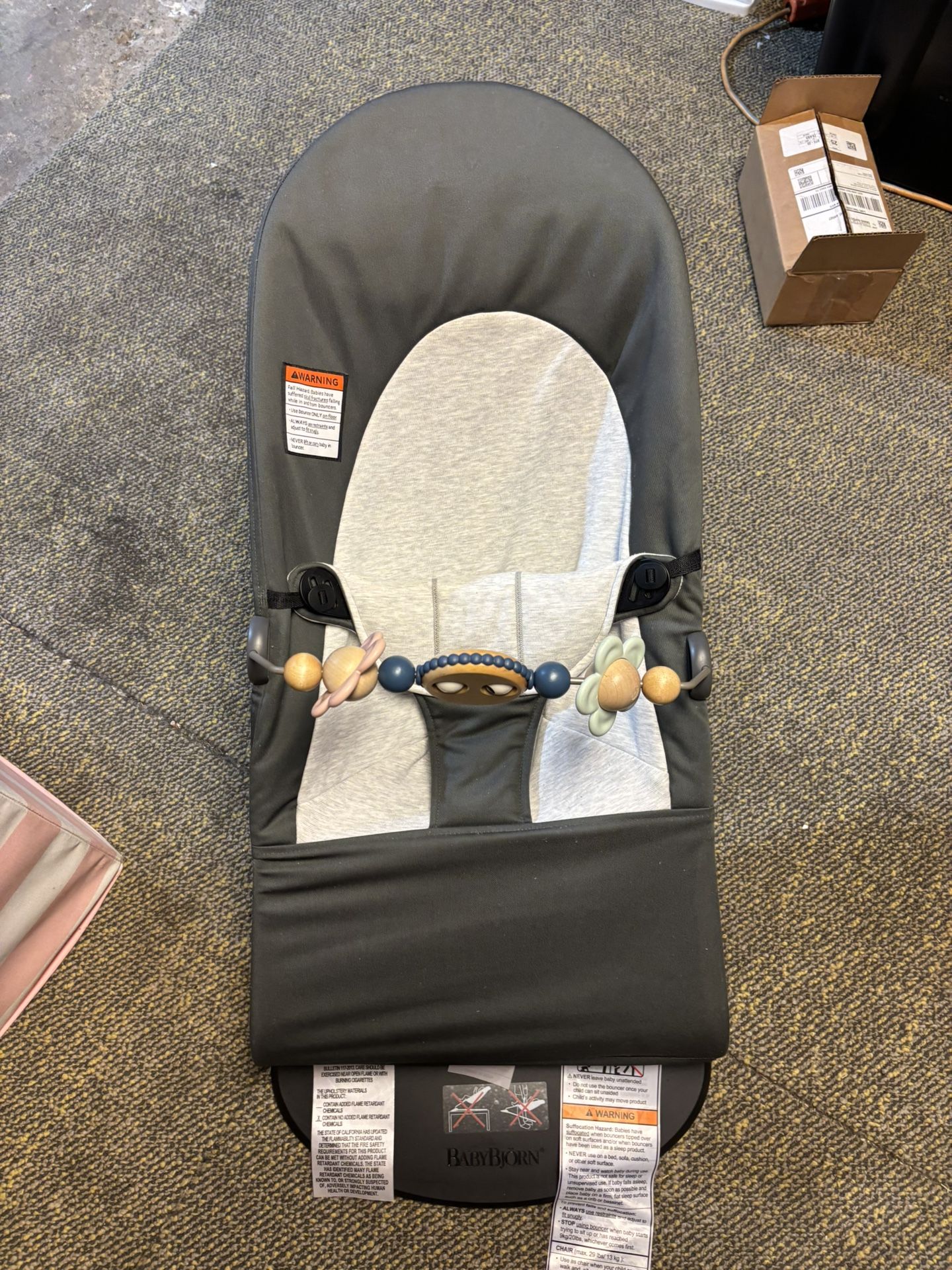 Bornbjörn bouncer with toy attachment 