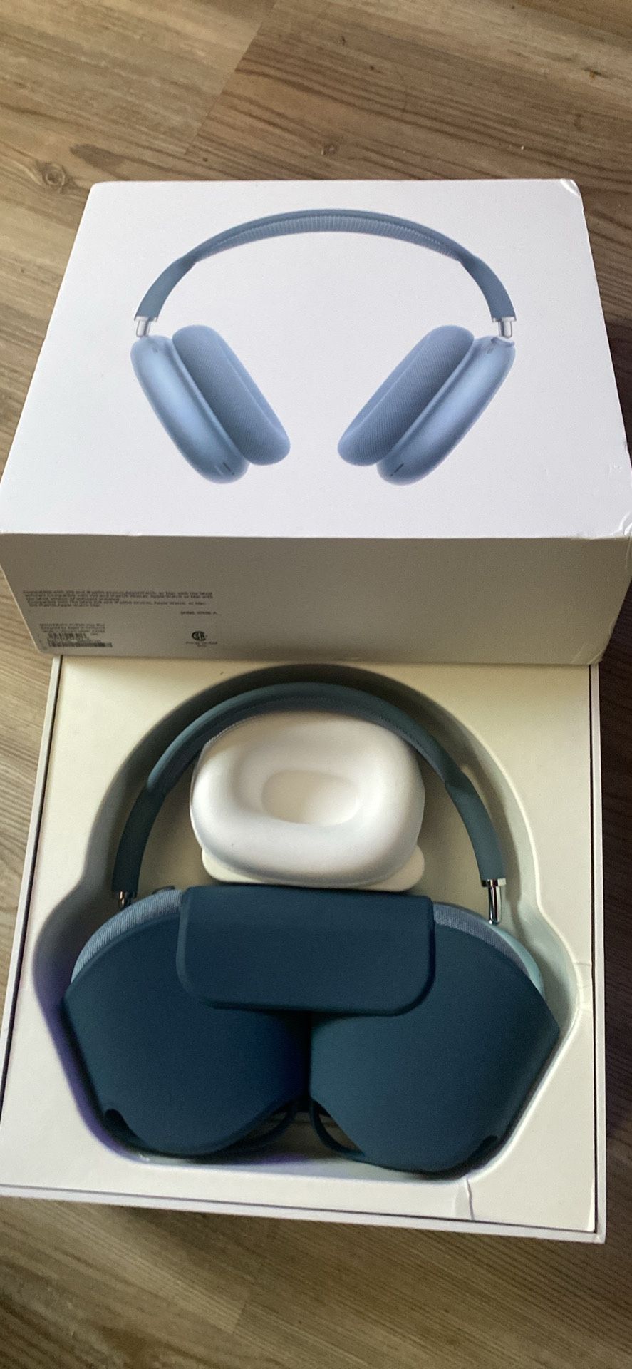 AirPods Max (blue)