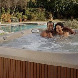 Free 6person Jacuzzi
