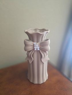 Los Angeles Dodgers-Themed Bow Vase (Flowers Not Included) 3D Print Tan